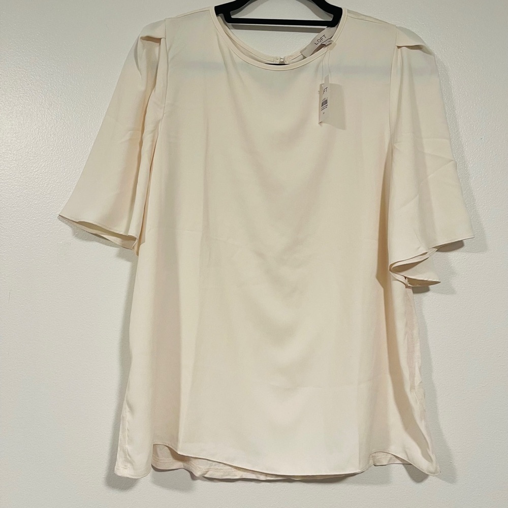 NWT LOFT Cream Top Size Medium Flowing Sleeves
